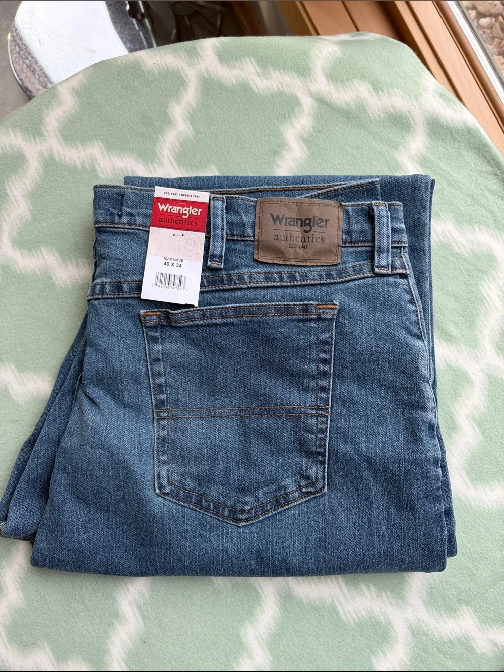 NWT Wrangler Blue Denim Jeans with Logo Patch men’s 40x34